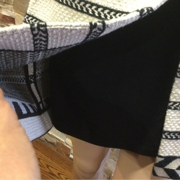 ALICE + OLIVIA Daysi A-Line Jacquard Aztec Print Mini Skirt - Picture 6 of 9